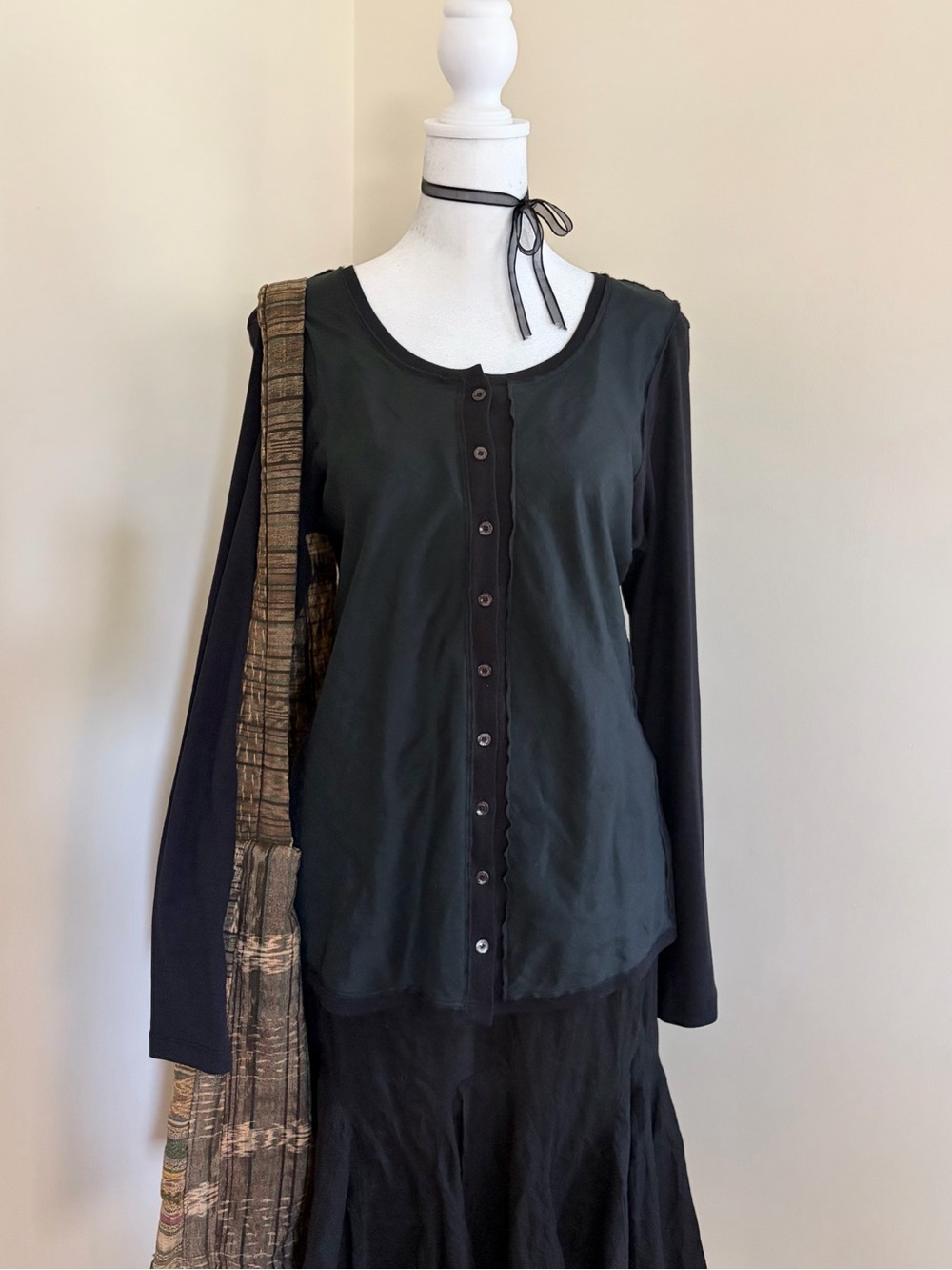 Hugo Boss European designer silk black cardigan knit button down blouse luxury L